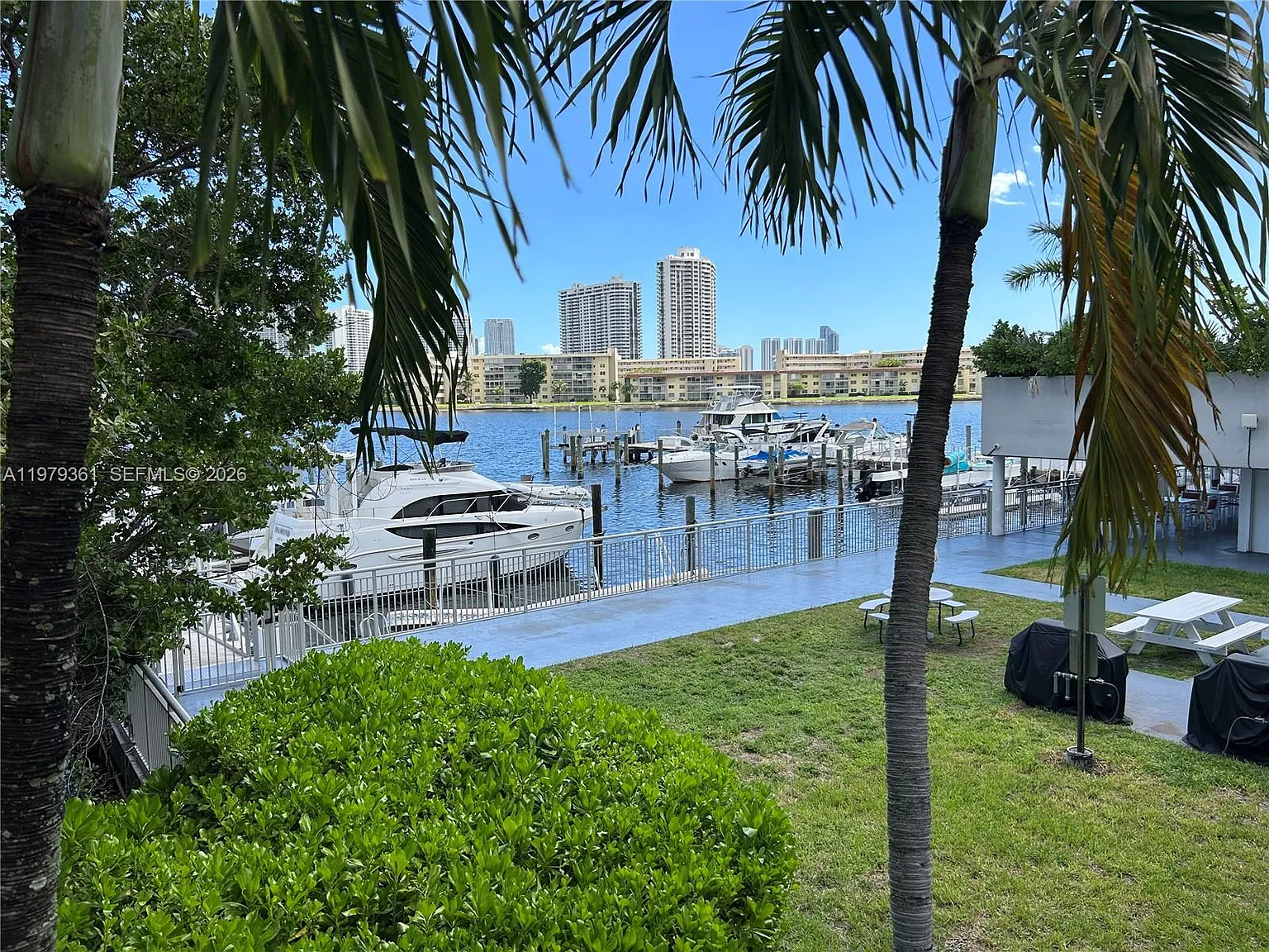 Del Prado Marina — Photo 2