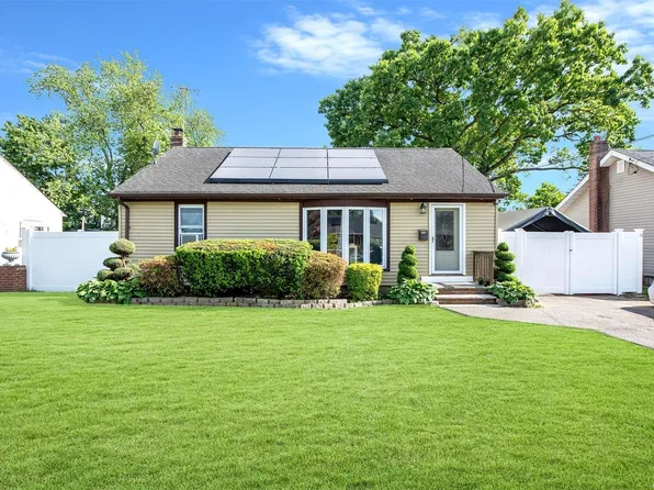 112 E Booker Ave, Wyandanch, NY 11798