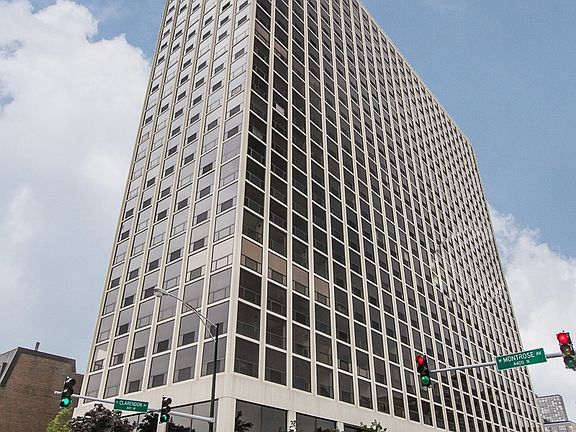 3rd image of 4343 N Clarendon Ave #Flr516