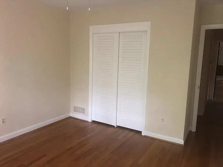 2508 Sherbrooke Dr NE — Photo 12