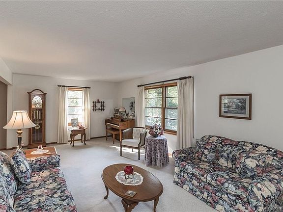 3rd image of 1225 SW Kenworthy Dr