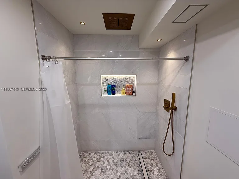 2301 Collins Ave #525 — Photo 9