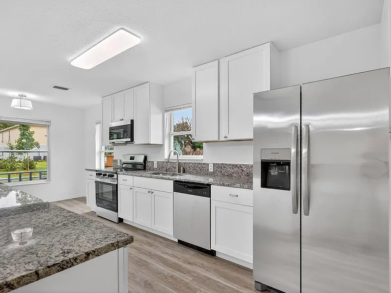 2206 S 34th St — Photo 23