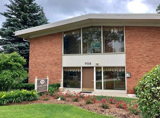 705 W Park Ave APT 14, Libertyville, IL 60048