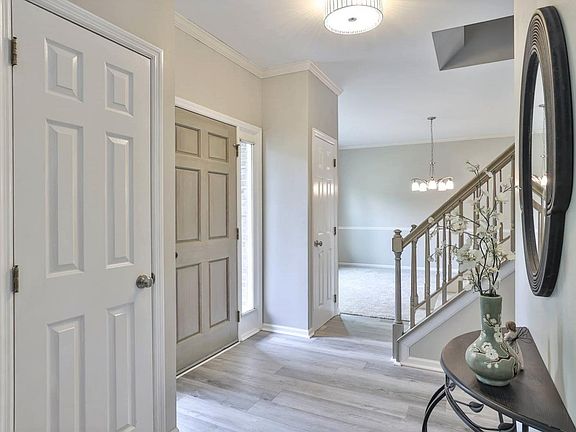 3rd image of 8447 Brownsboro Pl
