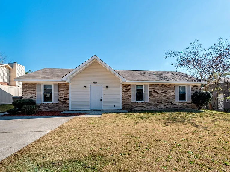 2937 Dahlia Dr — Photo 2