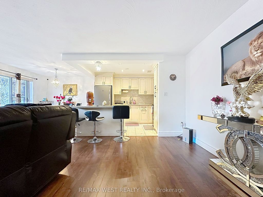 800 Kennedy Rd #206, Toronto, ON - View 6