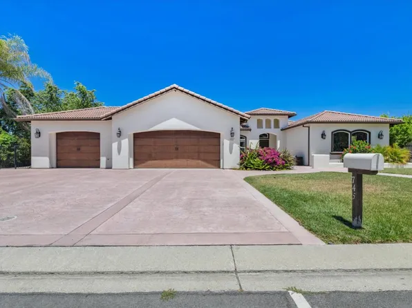 745 S Ridgemark Dr, Hollister, CA 95023