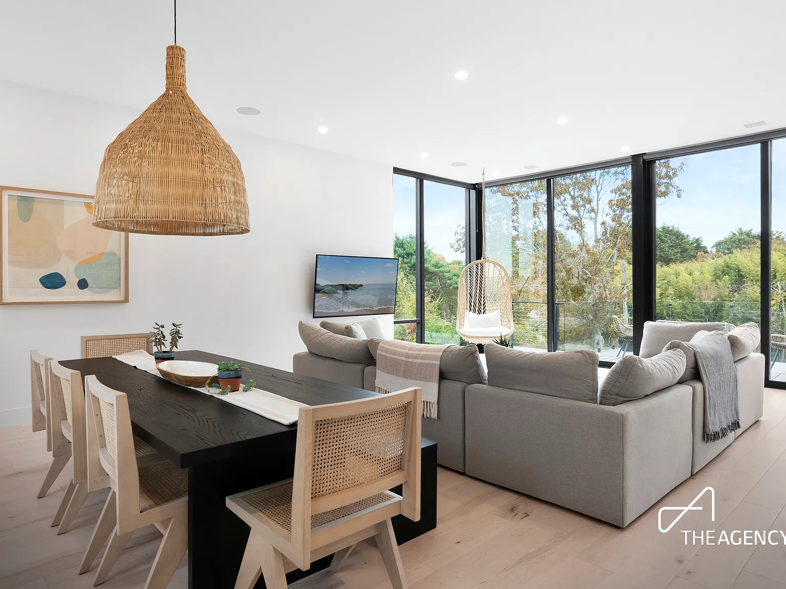 Ocean Views in Modern MTK with Pool & Roof Deck — Photo 4