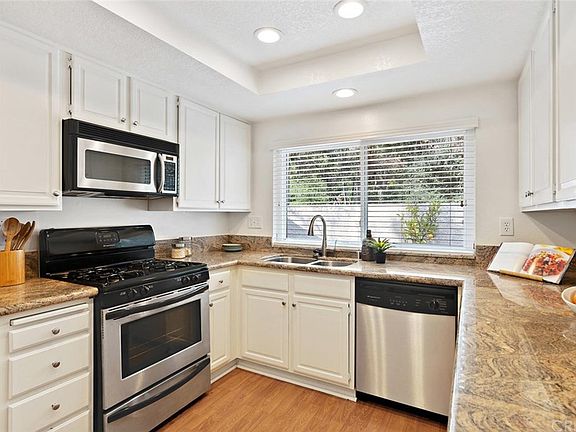 4th image of 452 Maidstone Ln