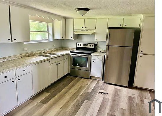 2nd image of 3301 Diana Dr