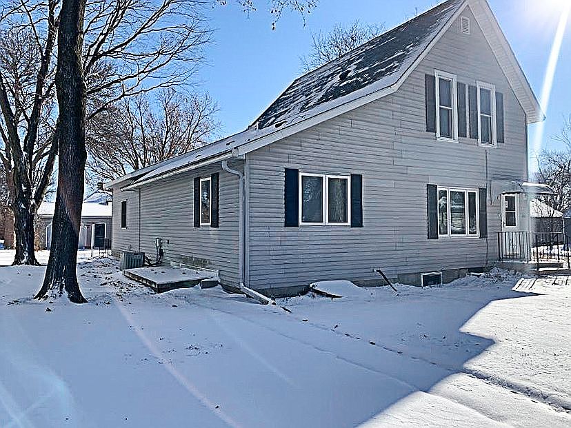 1st image of 202 N Hunt St