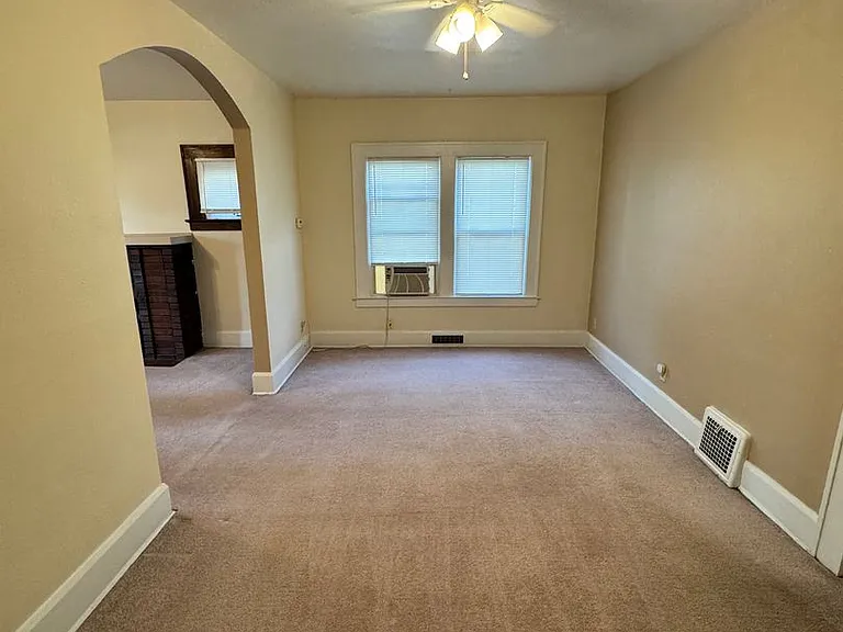 207 E Broadway Ave — Photo 8