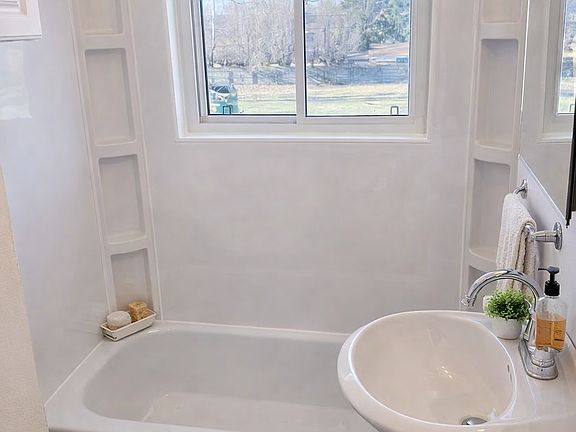 5th image of 206 NW College Ave #11539300