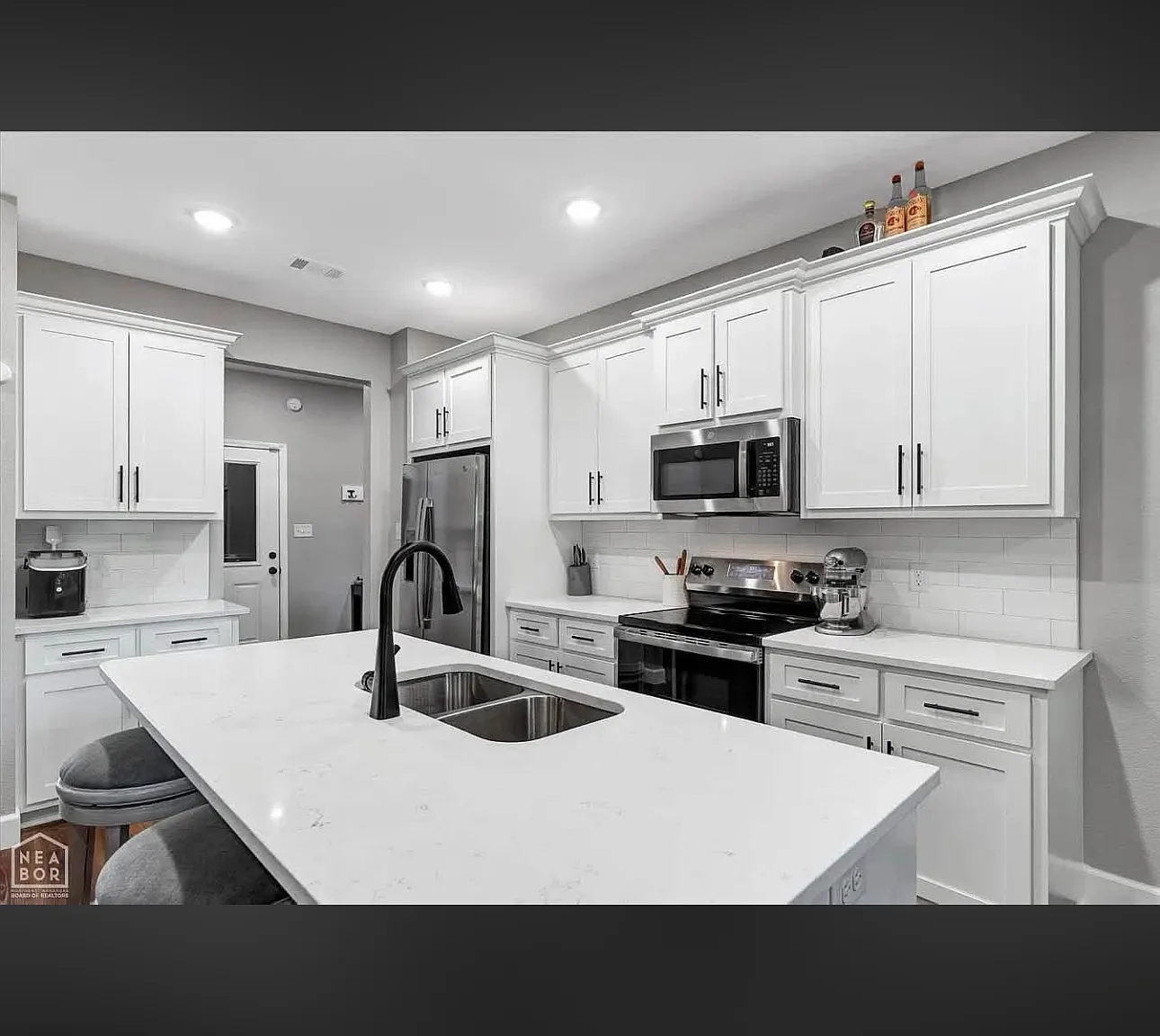 3 bed, 1450 sqft, $1,900 — Photo 1
