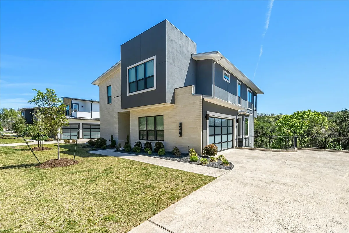Building Photo - 1006 Barrie Dr