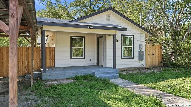 3 bed, 2.0 bath, 906 sqft, $1,600 — Photo 4