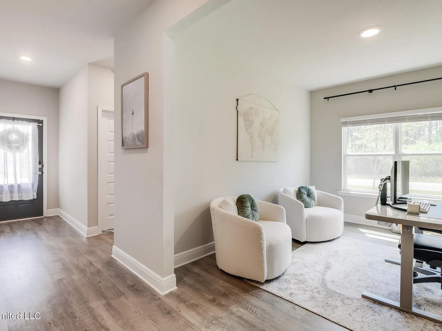 3 bed, 2.0 bath, 1936 sqft, $2,200 — Photo 4