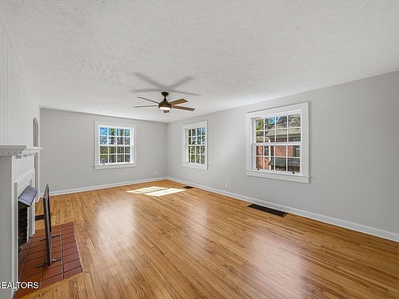 3rd image of 5707 Woodburn Dr