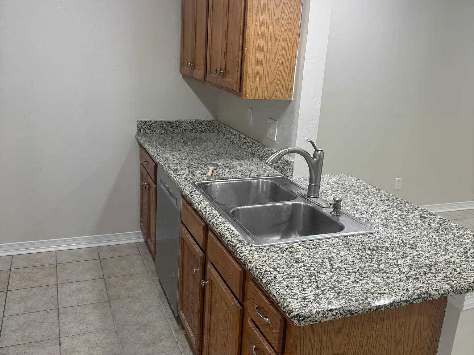 4 bed, 1408 sqft, $2,000 — Photo 4