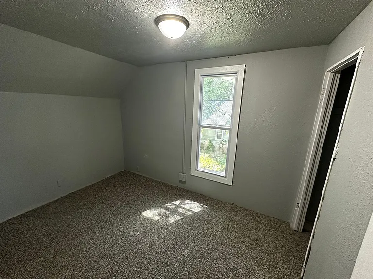 723 Shirland Ave — Photo 7