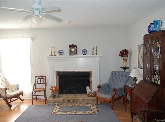 5th image of 5845 Harris Grove Ln