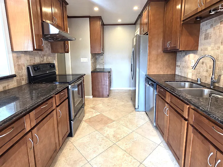 21933 Nugget Canyon Dr — Photo 6