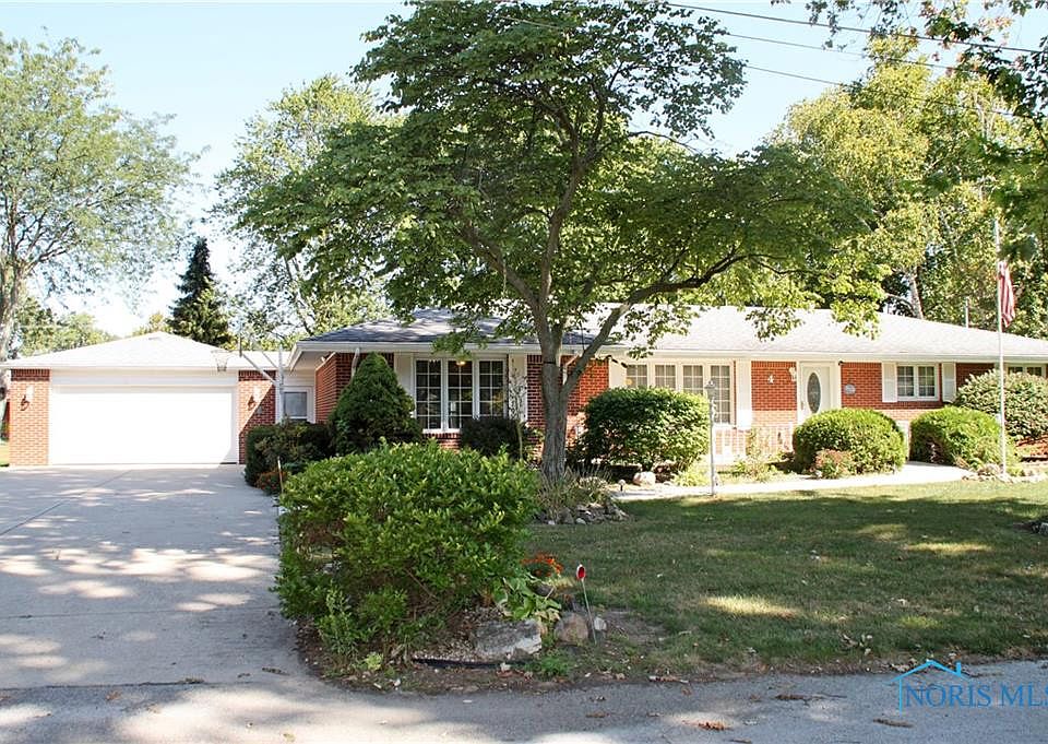 1st image of 4 Arlington Ct
