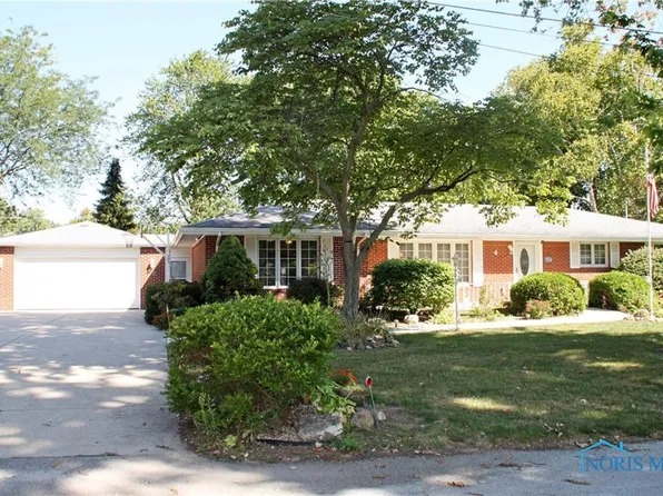 4 Arlington Ct, Bowling Green, OH 43402