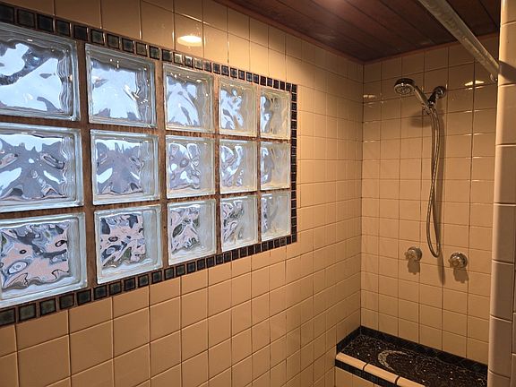 4th image of 220 Wabash Ave #2B-1BA