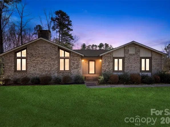 2010 Sprucewood St, Albemarle, NC 28001