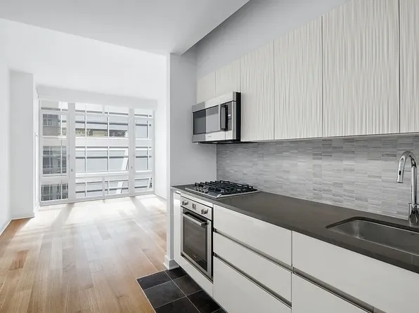 1050 6th Ave, New York, NY