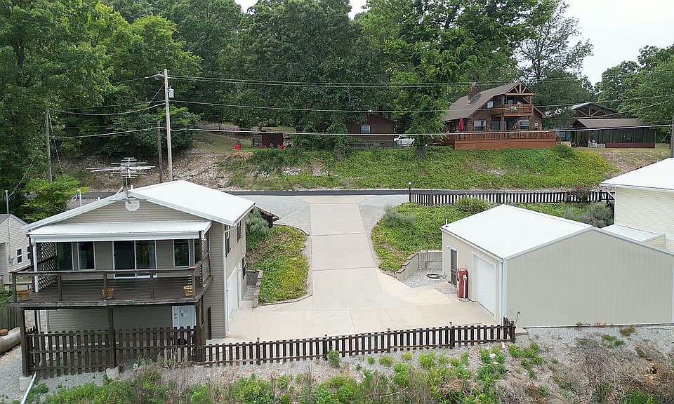 1st image of 425 Seminole Dr
