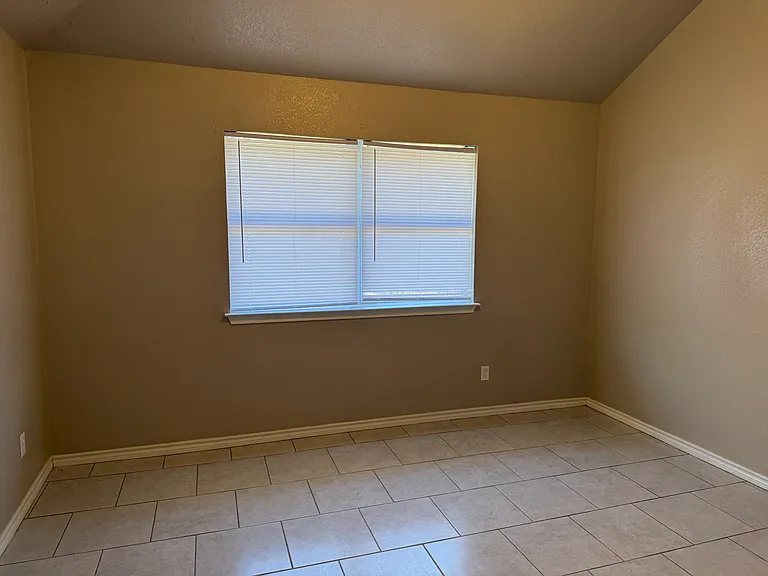 1103 Concho St — Photo 7