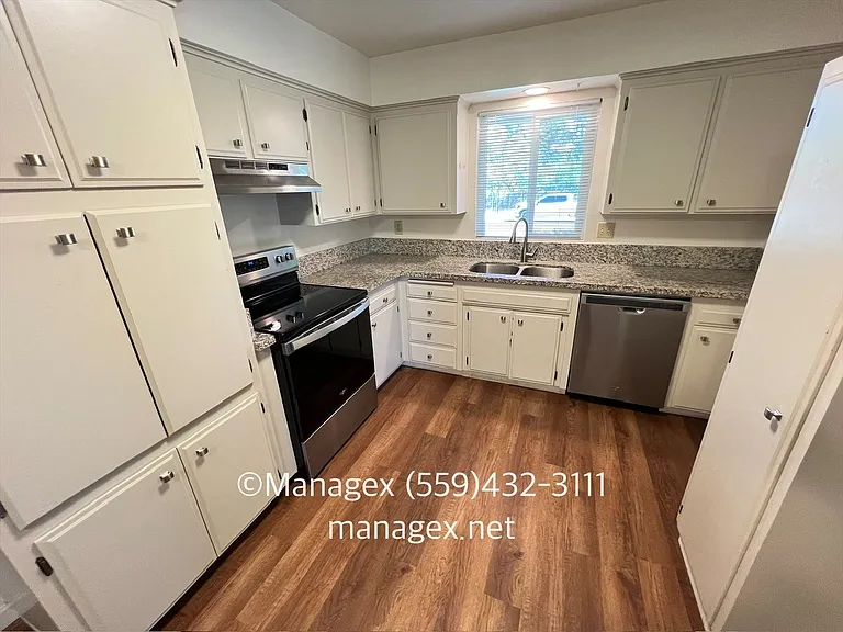 1272 W Dyer Ave — Photo 5