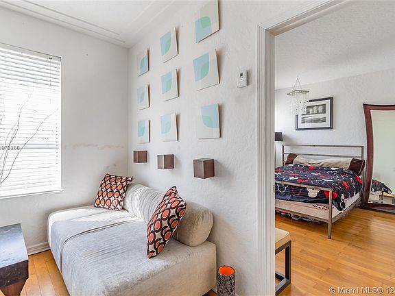 5th image of 1027 Pennsylvania Ave APT 305