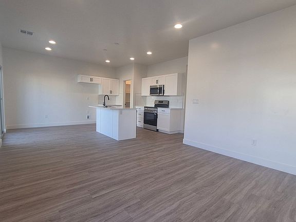 2nd image of 5677 S Weehawken Ln
