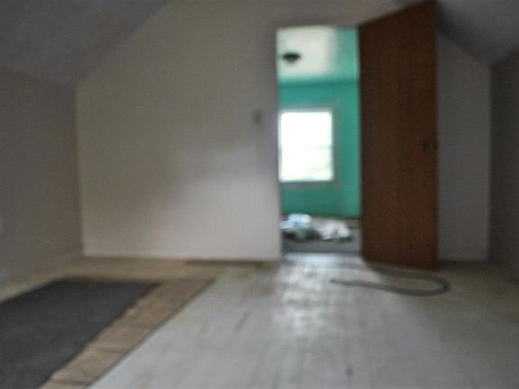 4th image of 1063 N Madison St