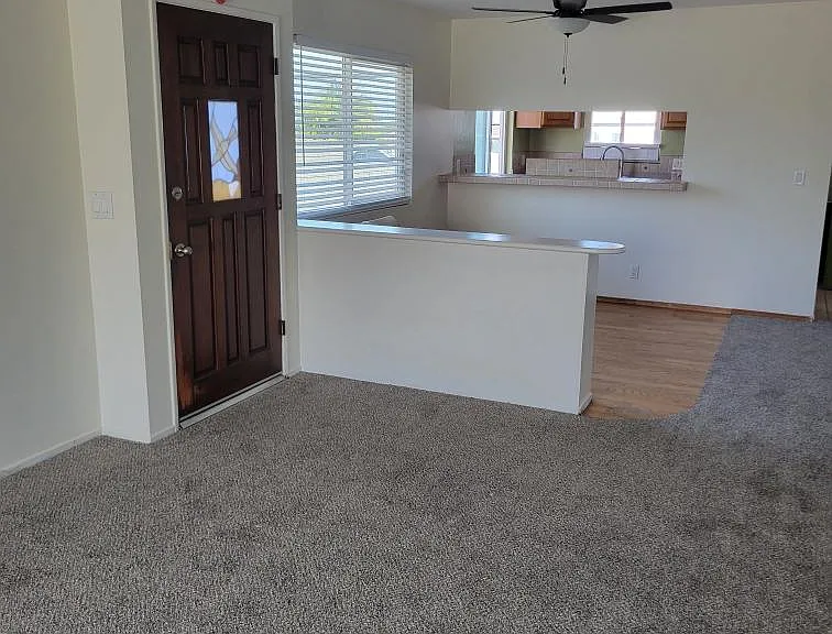 122 W Marquita #B — Photo 2
