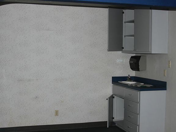 4th image of 423 W Cleveland Blvd Ste 6