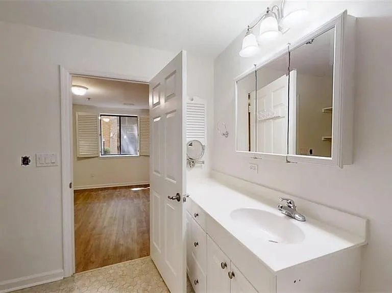 300 Johnson Ferry Rd NE #A112 — Photo 24