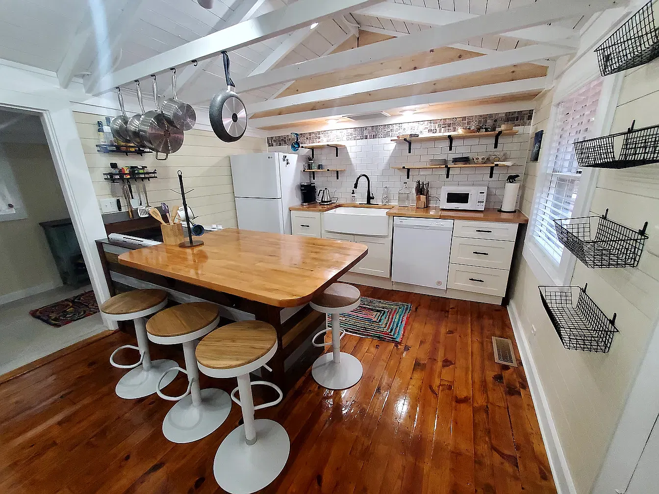 2 bed, 950 sqft, $1,750 — Photo 2
