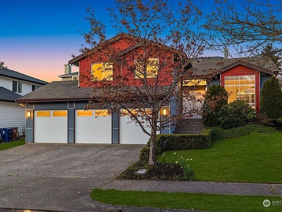 2nd image of 3807 46th Avenue NE
