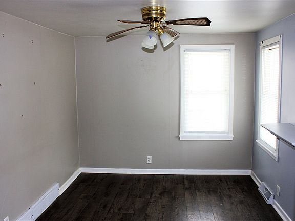 4th image of 206 E End Ave
