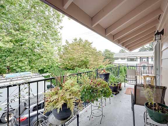 4th image of 2038 NE Clackamas St