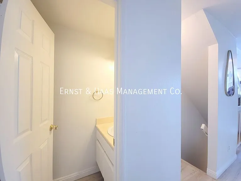 111 W Spring St #E — Photo 13