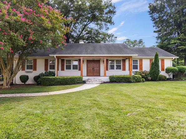 7030 Delta Lake Dr, Charlotte, NC 28215