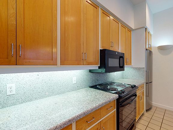3rd image of 1059 Union St APT B