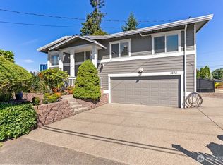 1232 S 272nd St, Des Moines, WA 98198