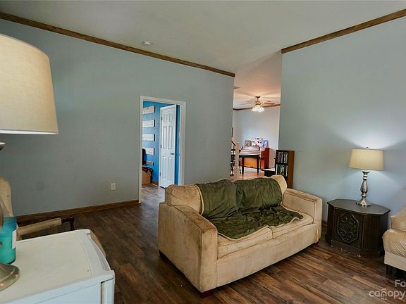 4th image of 303 Church St